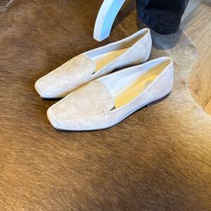 Suede Vince Comuto tan coloured loafers. Size 8 excellent condition.